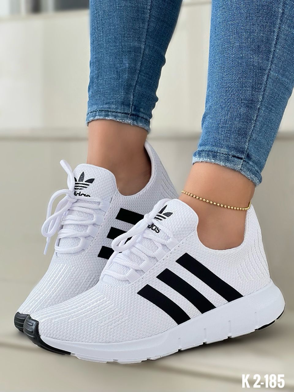 ADIDAS SWIFT